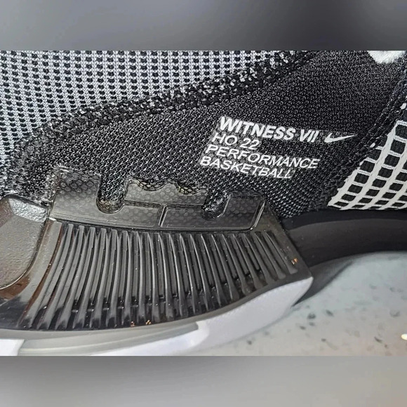 Nike Lebron Witness VII 7 Black & White Men's Size 12.0 DZ3299 001 - Picture 3 of 11